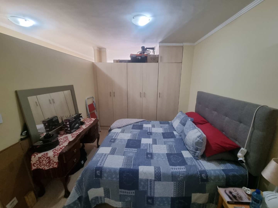 1 Bedroom Property for Sale in Zonnebloem Western Cape